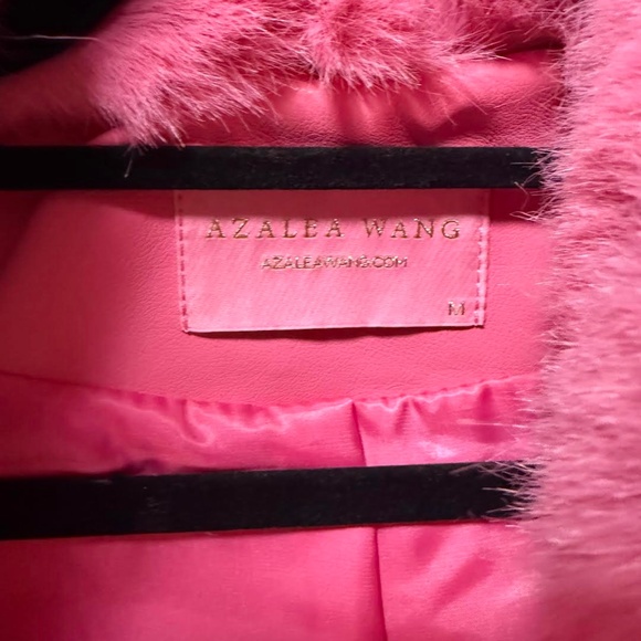 NWT FAUX FUR PINK CROPPED JACKET - Picture 3 of 4